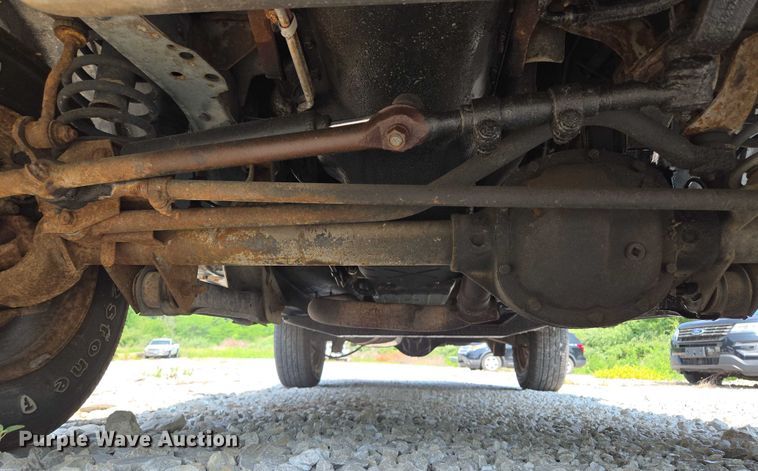 image for item EM7462 2000 Jeep Cherokee SUV