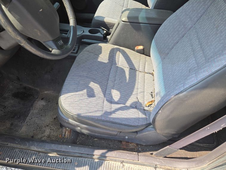 image for item EM7462 2000 Jeep Cherokee SUV