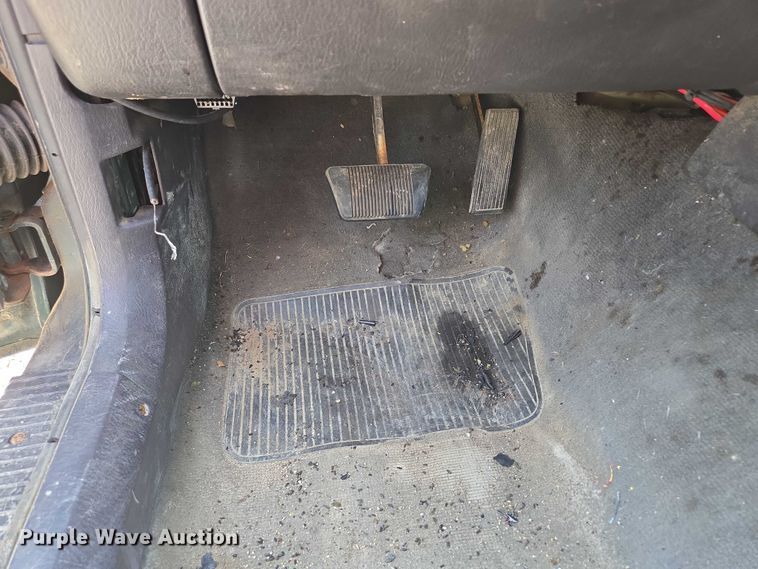 image for item EM7462 2000 Jeep Cherokee SUV