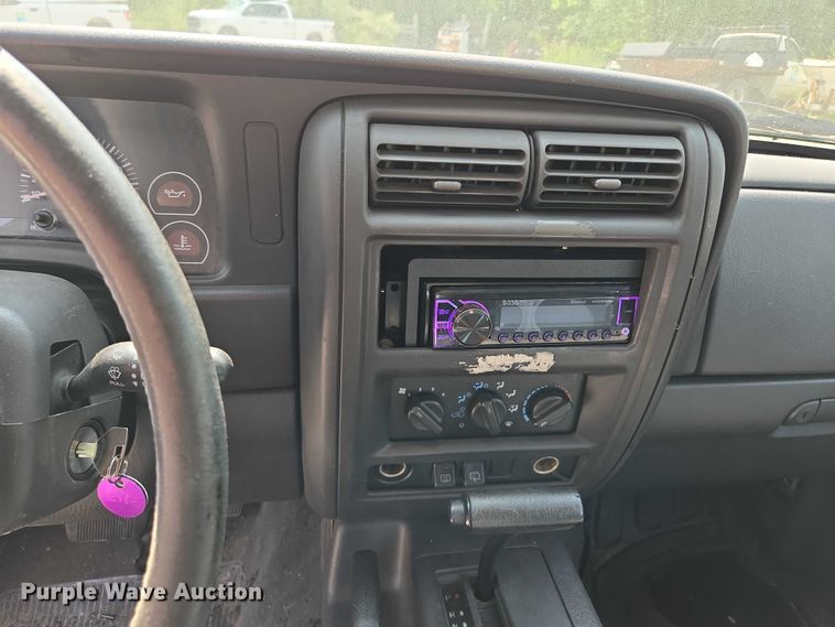 image for item EM7462 2000 Jeep Cherokee SUV