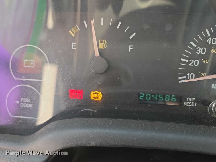 image for item EM7462 2000 Jeep Cherokee SUV