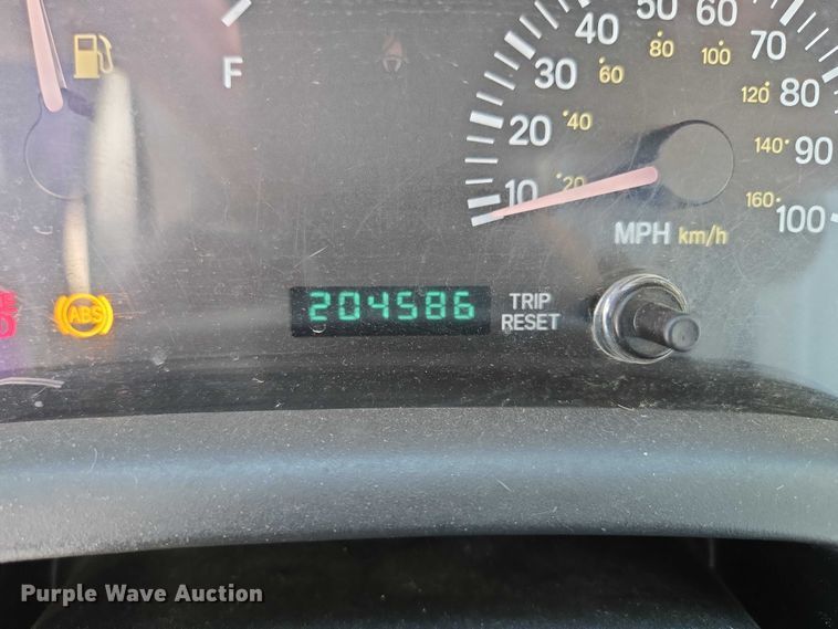 image for item EM7462 2000 Jeep Cherokee SUV