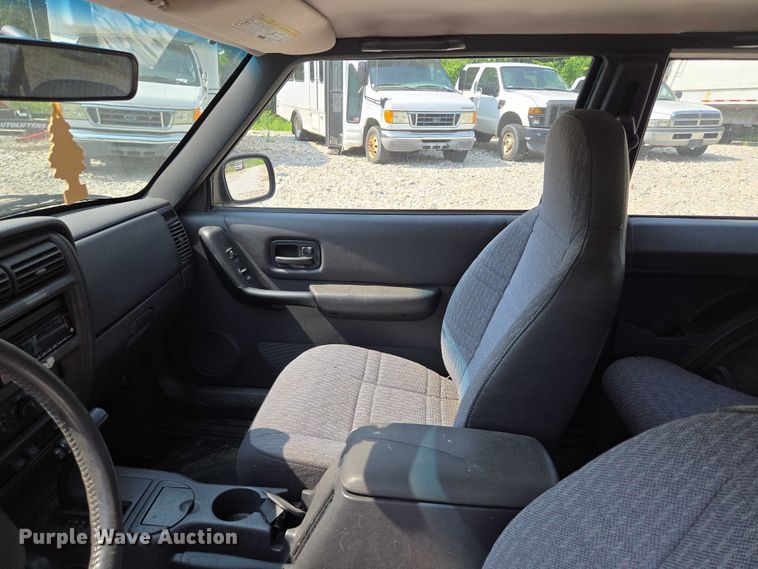 image for item EM7462 2000 Jeep Cherokee SUV