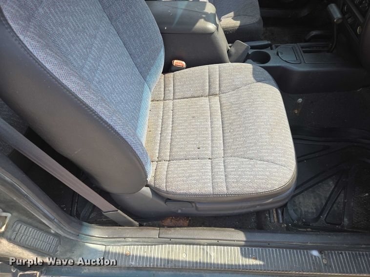 image for item EM7462 2000 Jeep Cherokee SUV