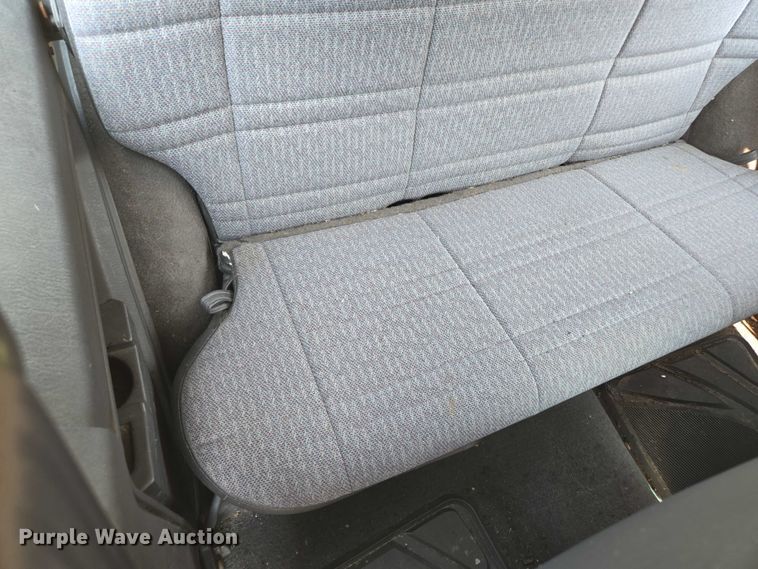 image for item EM7462 2000 Jeep Cherokee SUV