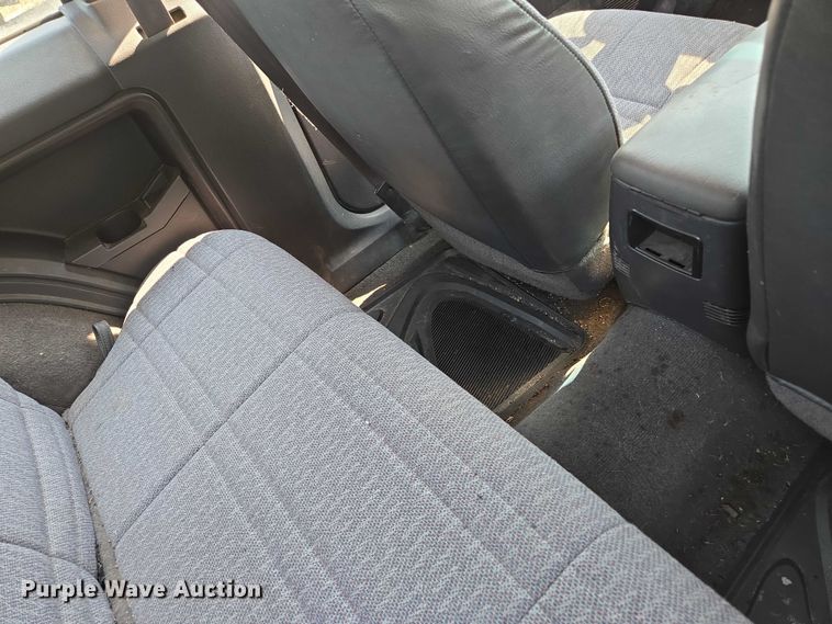 image for item EM7462 2000 Jeep Cherokee SUV