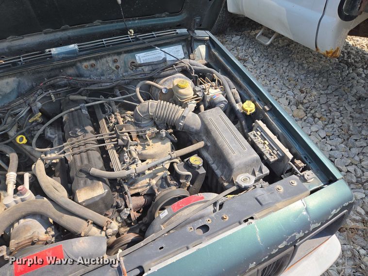 image for item EM7462 2000 Jeep Cherokee SUV