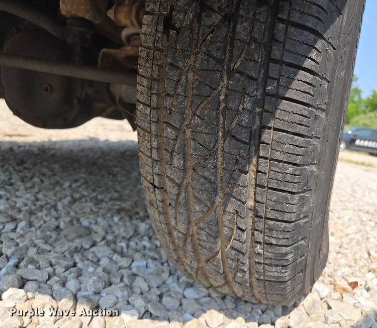 image for item EM7462 2000 Jeep Cherokee SUV