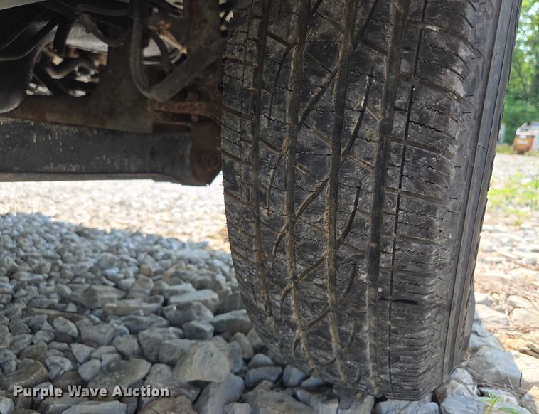 image for item EM7462 2000 Jeep Cherokee SUV