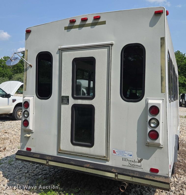 image for item EM7464 2006 Ford E450 Super Duty shuttle bus