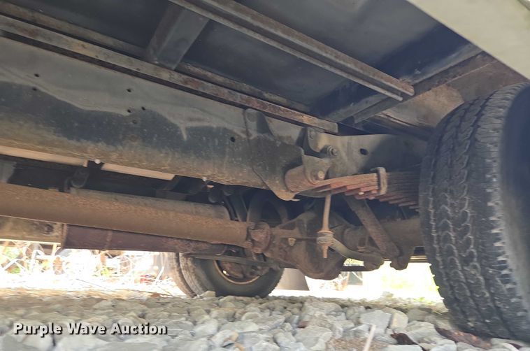 image for item EM7464 2006 Ford E450 Super Duty shuttle bus