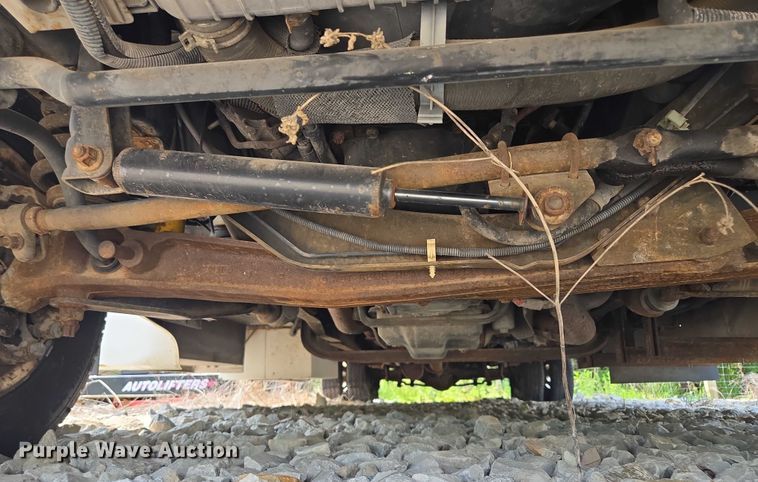 image for item EM7464 2006 Ford E450 Super Duty shuttle bus