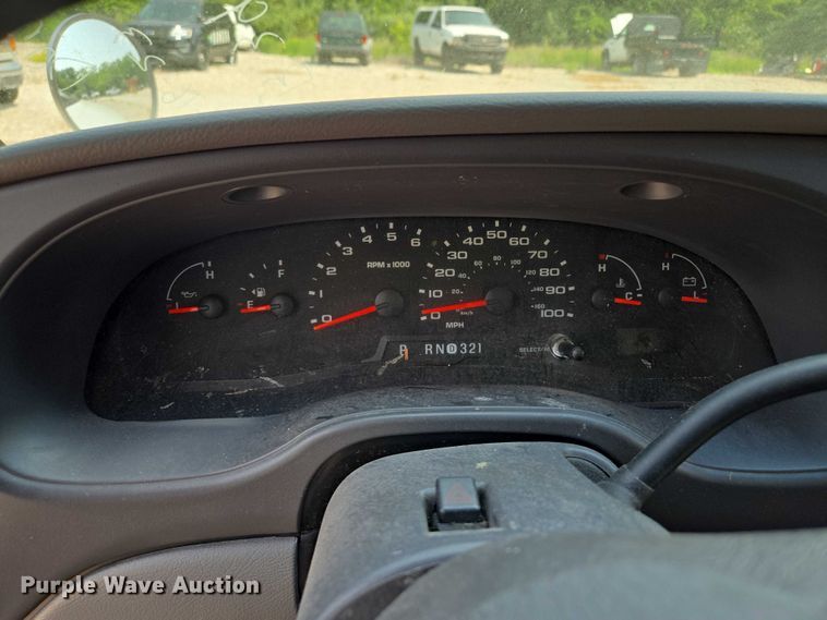 image for item EM7464 2006 Ford E450 Super Duty shuttle bus