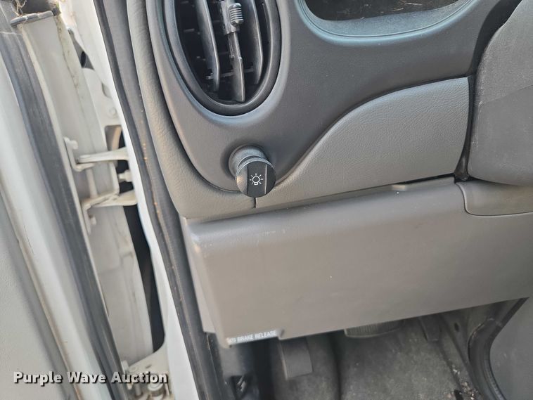 image for item EM7464 2006 Ford E450 Super Duty shuttle bus