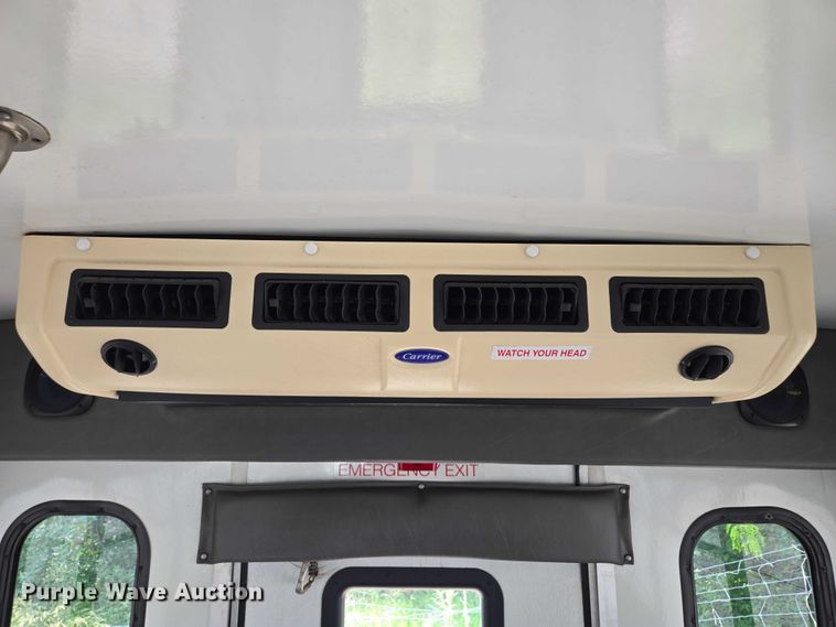 image for item EM7464 2006 Ford E450 Super Duty shuttle bus