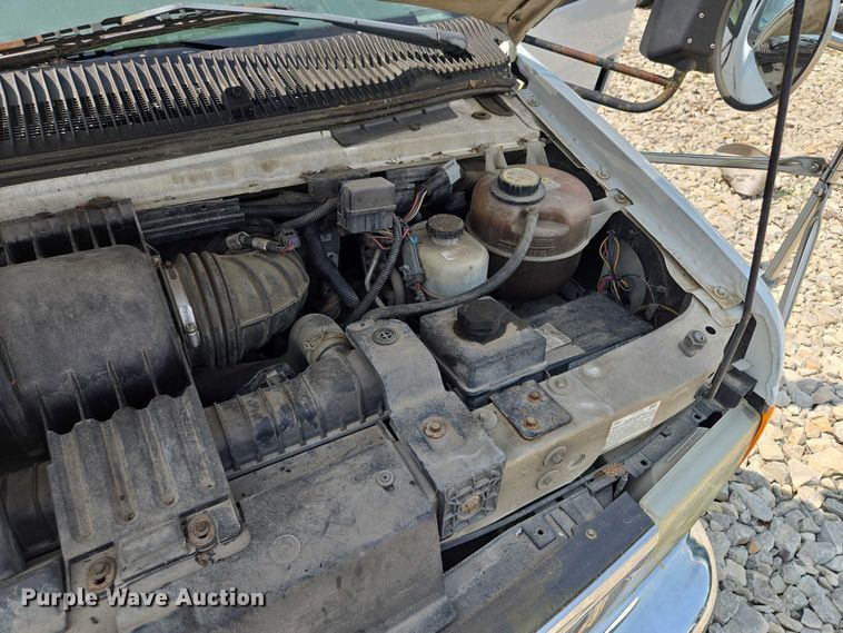 image for item EM7464 2006 Ford E450 Super Duty shuttle bus