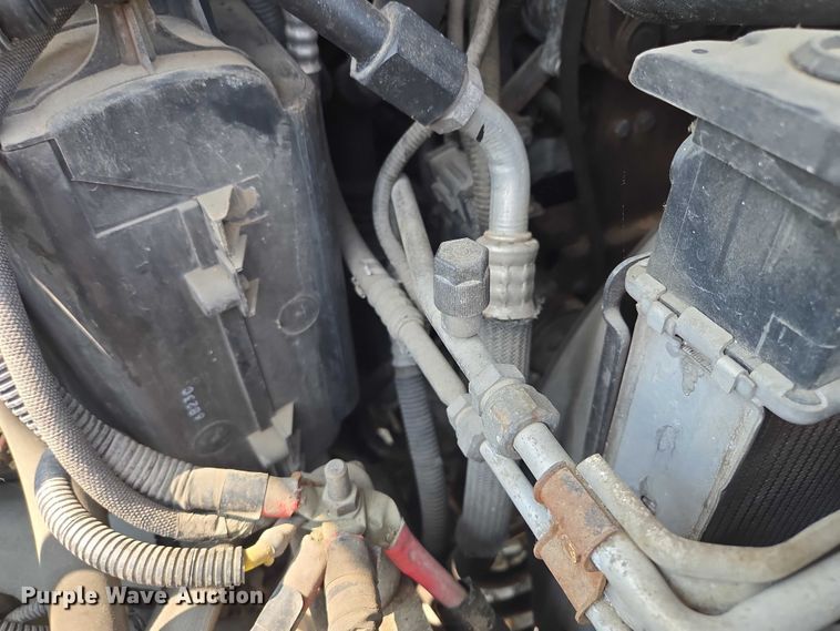 image for item EM7464 2006 Ford E450 Super Duty shuttle bus