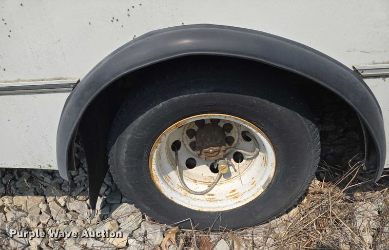 image for item EM7464 2006 Ford E450 Super Duty shuttle bus