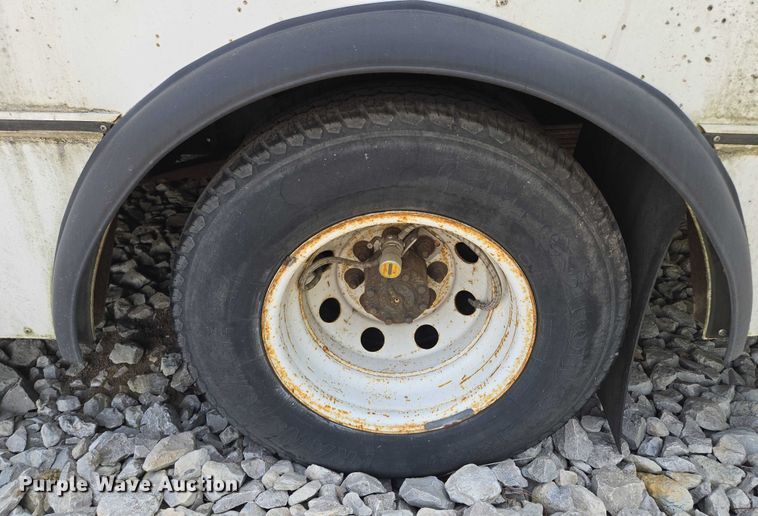 image for item EM7464 2006 Ford E450 Super Duty shuttle bus