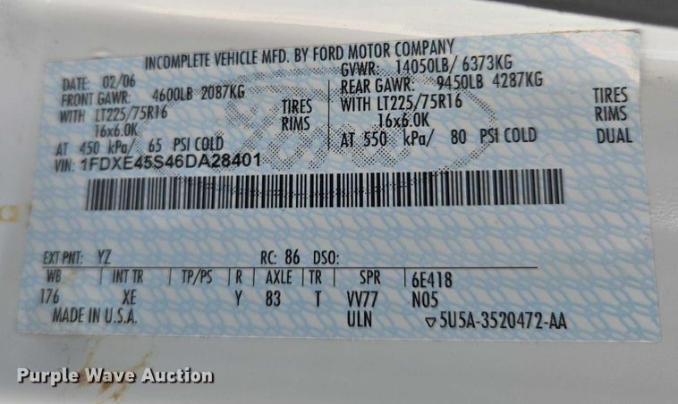 image for item EM7464 2006 Ford E450 Super Duty shuttle bus