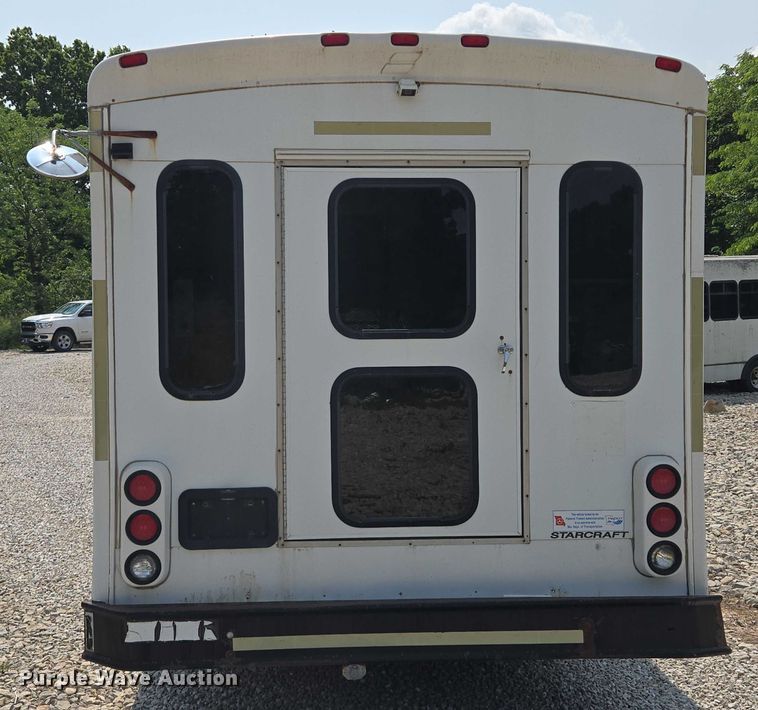 image for item EM7465 2005 Ford E450 Super Duty shuttle bus