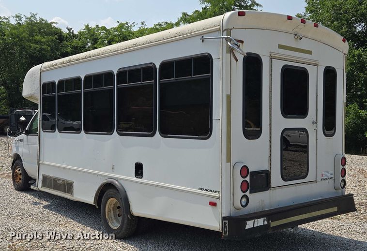 image for item EM7465 2005 Ford E450 Super Duty shuttle bus