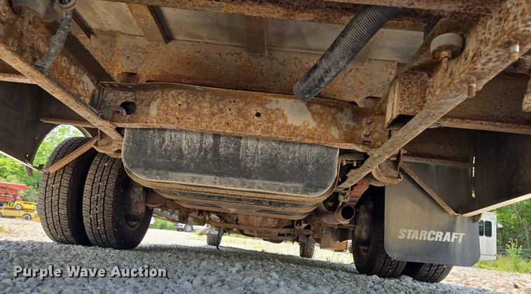 image for item EM7465 2005 Ford E450 Super Duty shuttle bus