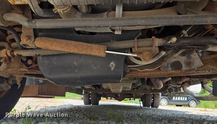 image for item EM7465 2005 Ford E450 Super Duty shuttle bus