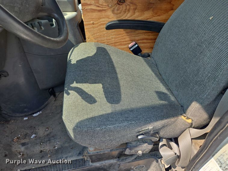 image for item EM7465 2005 Ford E450 Super Duty shuttle bus