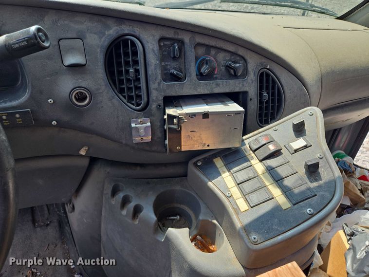 image for item EM7465 2005 Ford E450 Super Duty shuttle bus