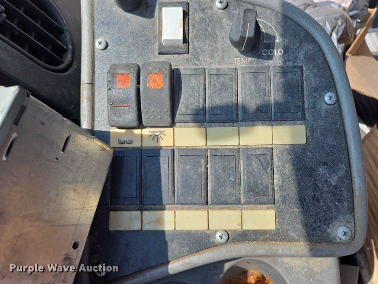 image for item EM7465 2005 Ford E450 Super Duty shuttle bus