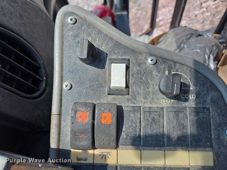 image for item EM7465 2005 Ford E450 Super Duty shuttle bus