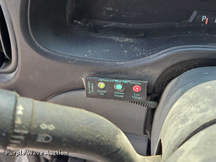 image for item EM7465 2005 Ford E450 Super Duty shuttle bus