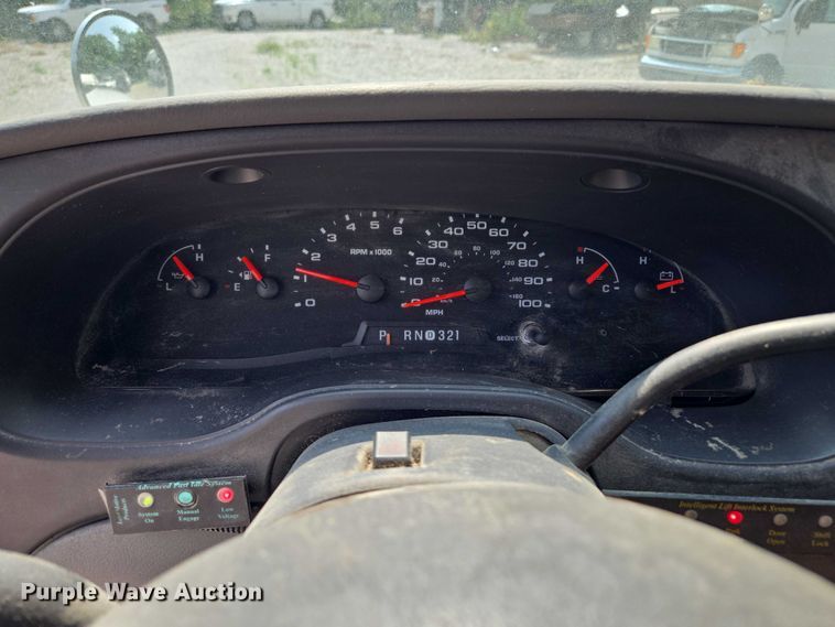 image for item EM7465 2005 Ford E450 Super Duty shuttle bus