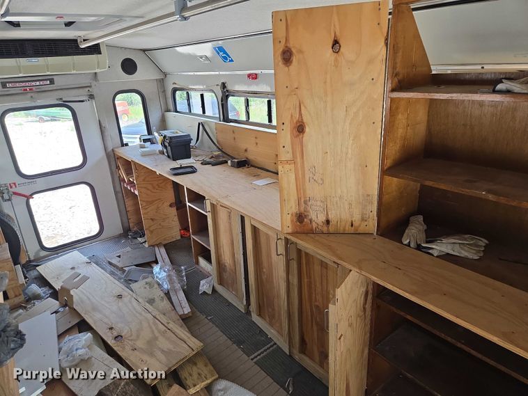 image for item EM7465 2005 Ford E450 Super Duty shuttle bus