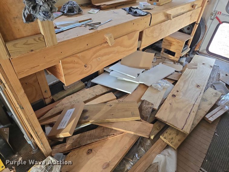 image for item EM7465 2005 Ford E450 Super Duty shuttle bus