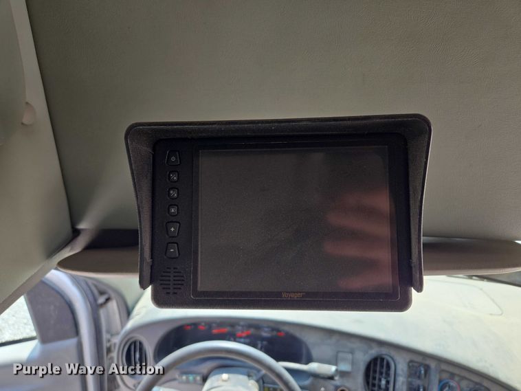 image for item EM7465 2005 Ford E450 Super Duty shuttle bus