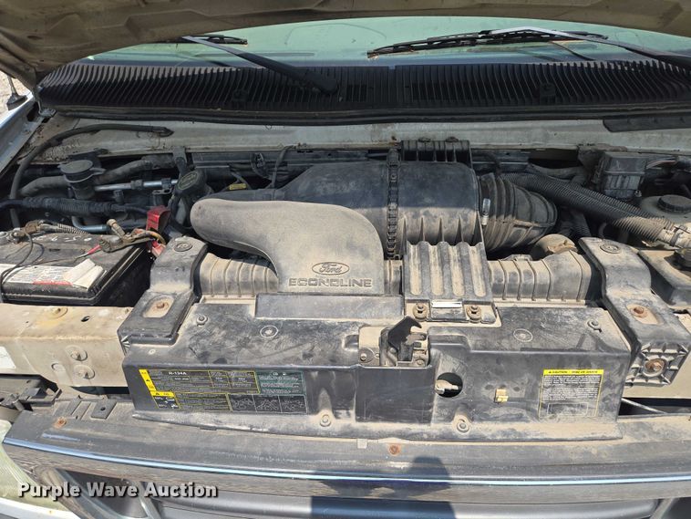 image for item EM7465 2005 Ford E450 Super Duty shuttle bus