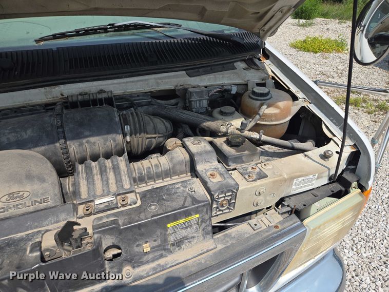 image for item EM7465 2005 Ford E450 Super Duty shuttle bus