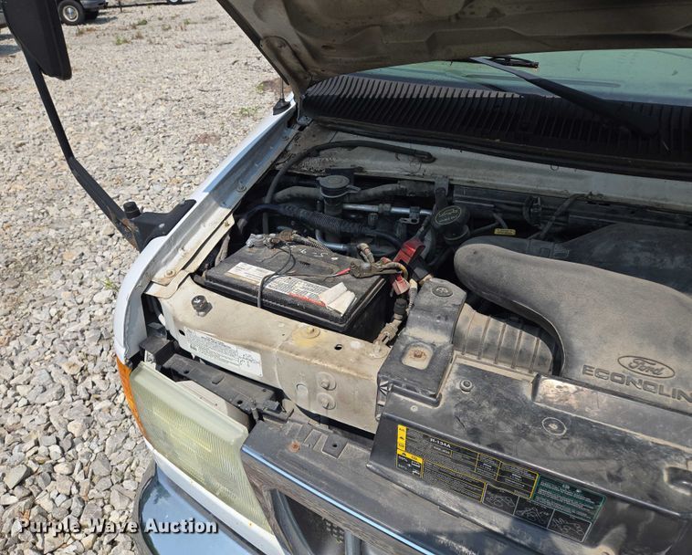 image for item EM7465 2005 Ford E450 Super Duty shuttle bus