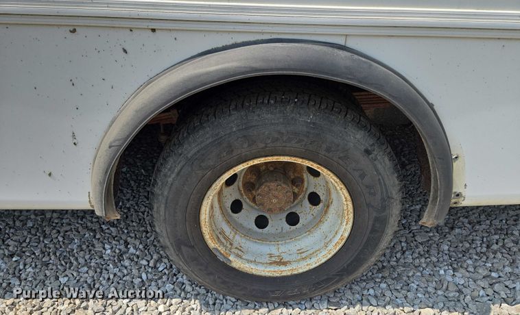 image for item EM7465 2005 Ford E450 Super Duty shuttle bus