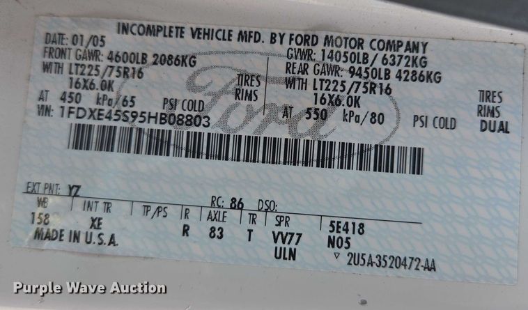 image for item EM7465 2005 Ford E450 Super Duty shuttle bus