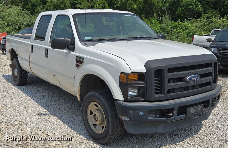 image for item EM7466 2008 Ford F350 Super Duty XL Crew Cab pickup truck
