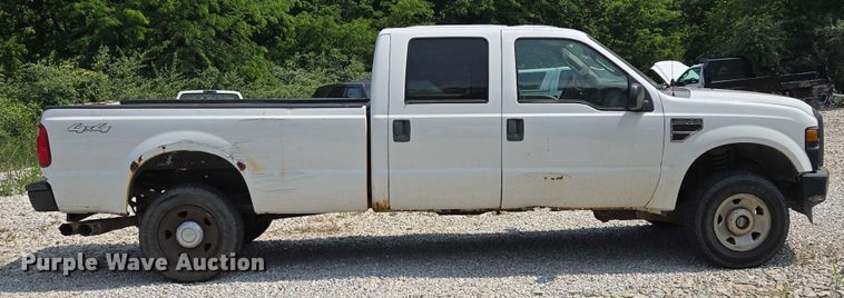 image for item EM7466 2008 Ford F350 Super Duty XL Crew Cab pickup truck