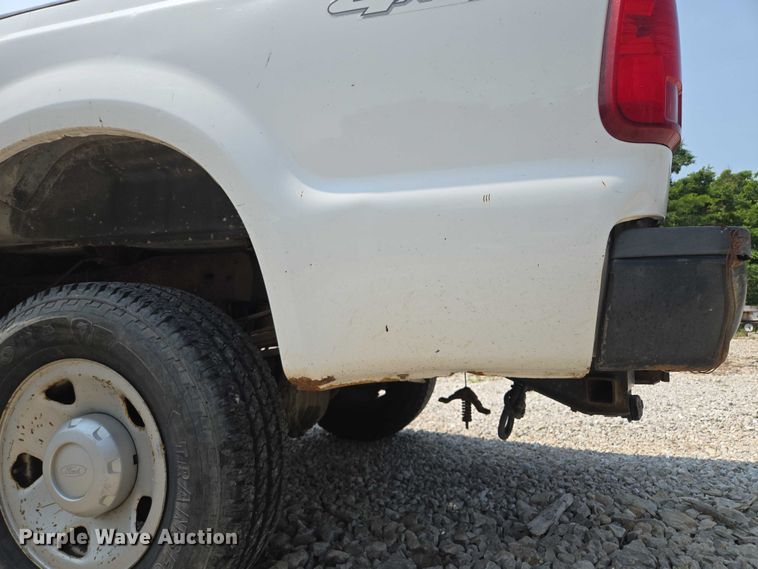 image for item EM7466 2008 Ford F350 Super Duty XL Crew Cab pickup truck