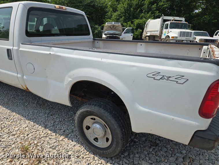 image for item EM7466 2008 Ford F350 Super Duty XL Crew Cab pickup truck
