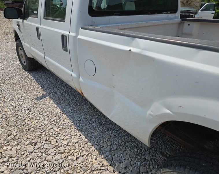image for item EM7466 2008 Ford F350 Super Duty XL Crew Cab pickup truck