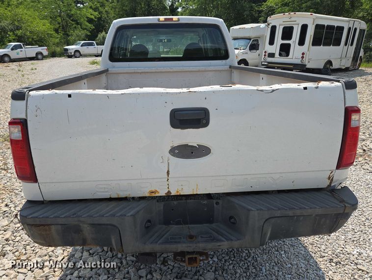 image for item EM7466 2008 Ford F350 Super Duty XL Crew Cab pickup truck