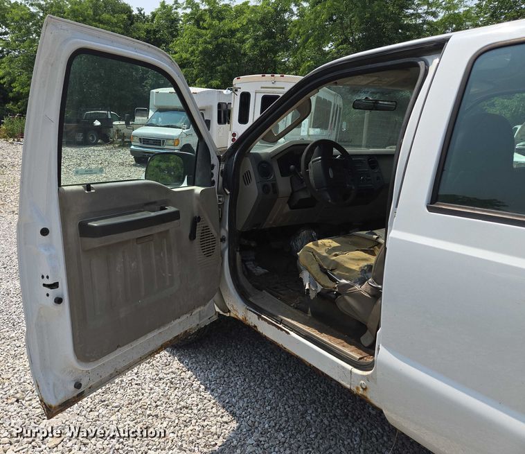 image for item EM7466 2008 Ford F350 Super Duty XL Crew Cab pickup truck