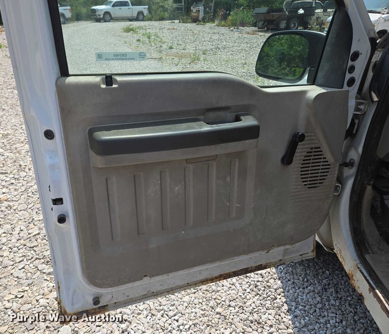 image for item EM7466 2008 Ford F350 Super Duty XL Crew Cab pickup truck